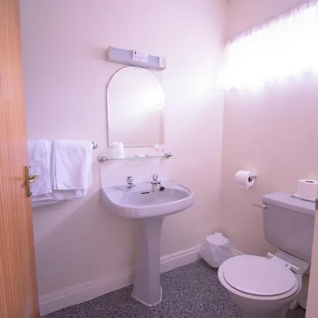 Pinegrove Hotel 3*
