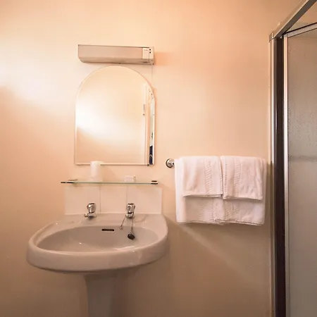 Pinegrove Hotel 3*