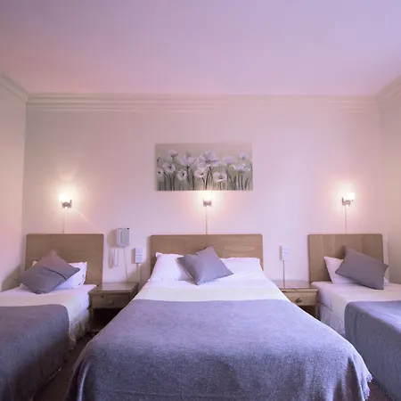 パイングローブ ホテル 3*