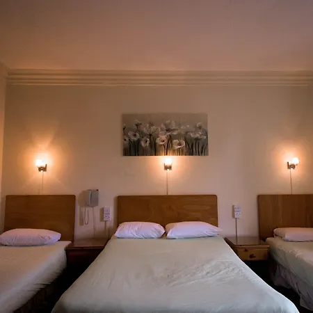 Pinegrove 3*