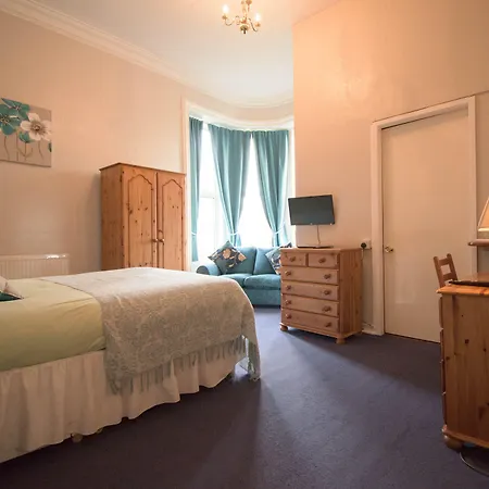 Pinegrove 3*
