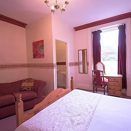 Pinegrove Otel