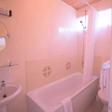 فندق Pinegrove 3*