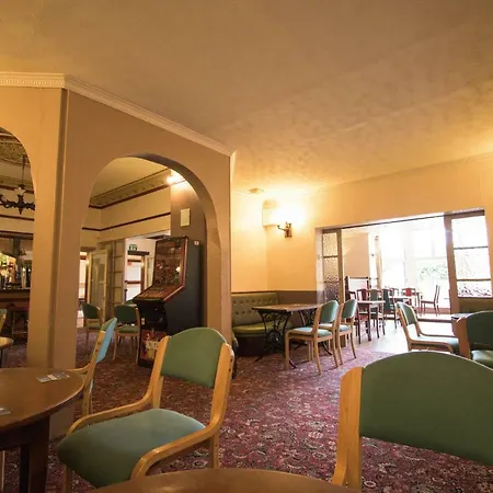 Pinegrove Hotel