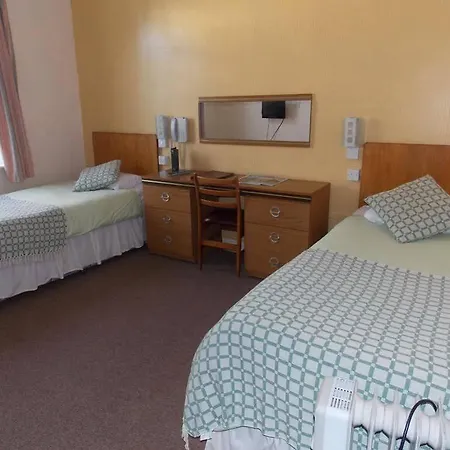 Pinegrove 3*