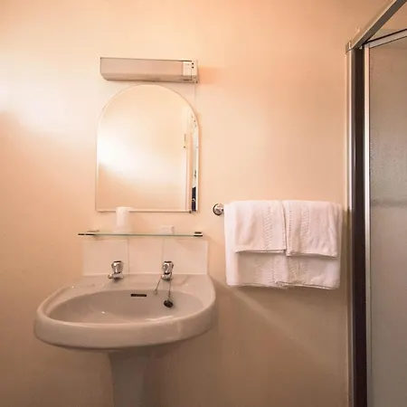 מלון Pinegrove קרליסל