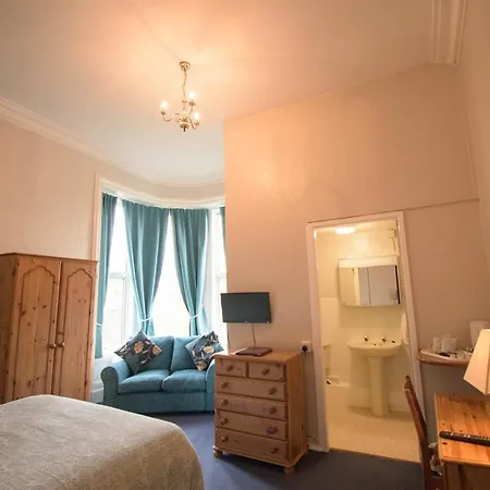 Pinegrove 3*