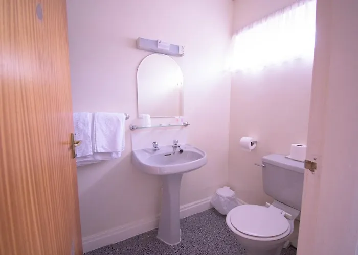 Pinegrove فندق 3*