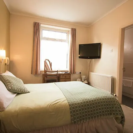 Pinegrove 3*